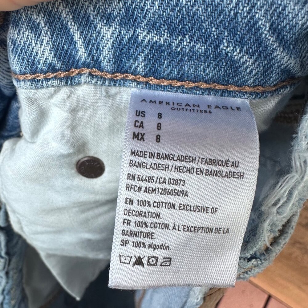 American Eagle Womens Skater Shorts Size 8 Light Wash Distressed Denim Ripped De - Picture 2 of 9